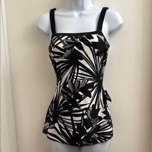 Women's Maxine of Hollywood Floral Skirted Front One Piece Swimsuit - Size 6 NWT